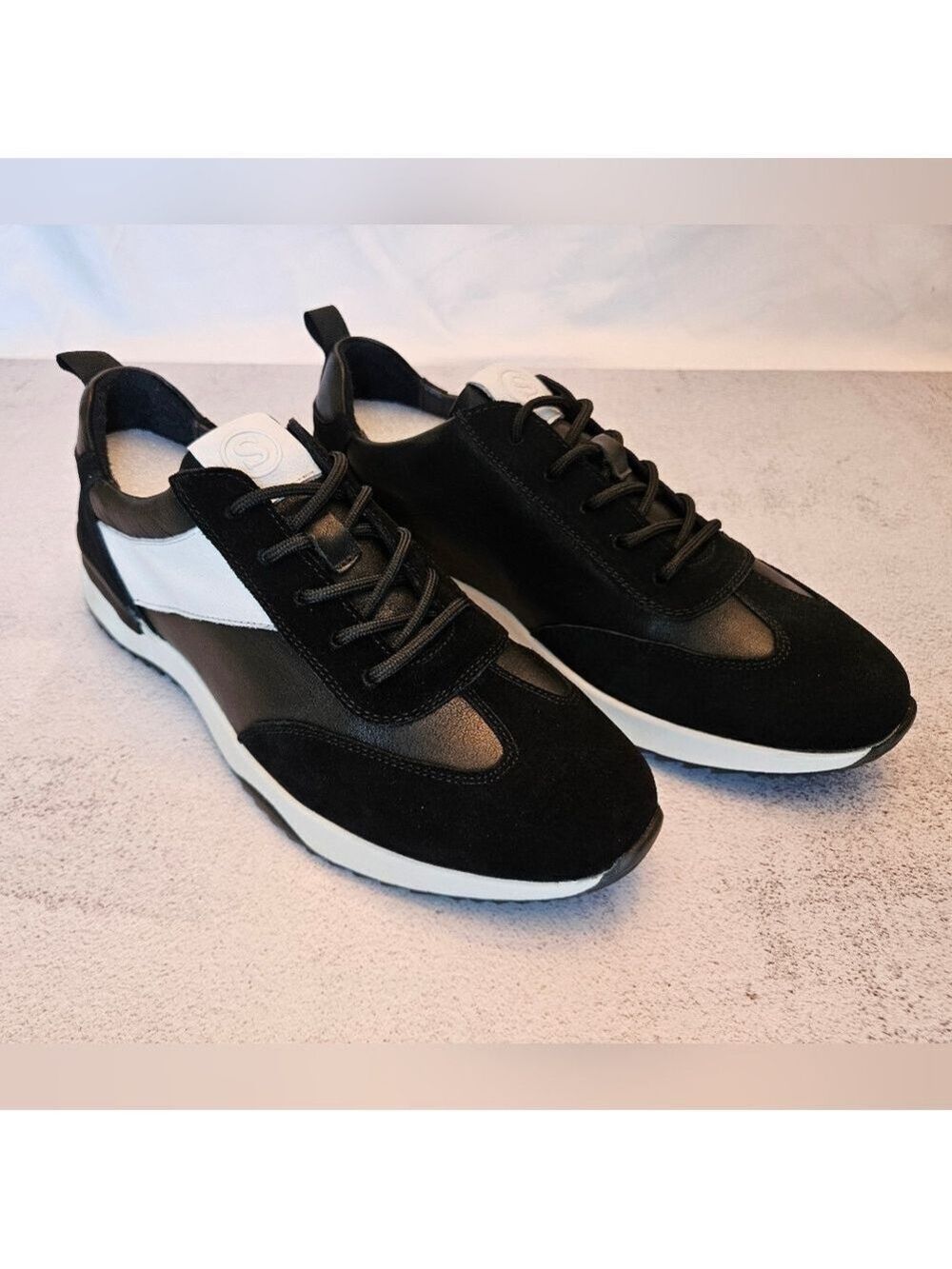 🍁NIB Size 8 White/Black-Low Top Leather Sneakers, Snover, Crafted in Canada🍁
